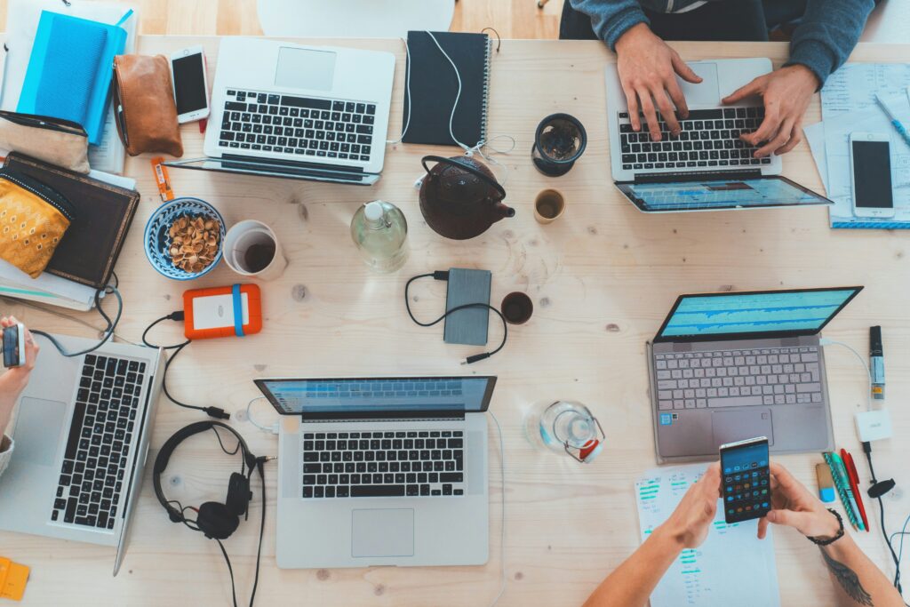 Mastering Microsoft 365: Training Guide & Complete Platform Overview 2 Team members collaborating using Microsoft OneDrive and SharePoint