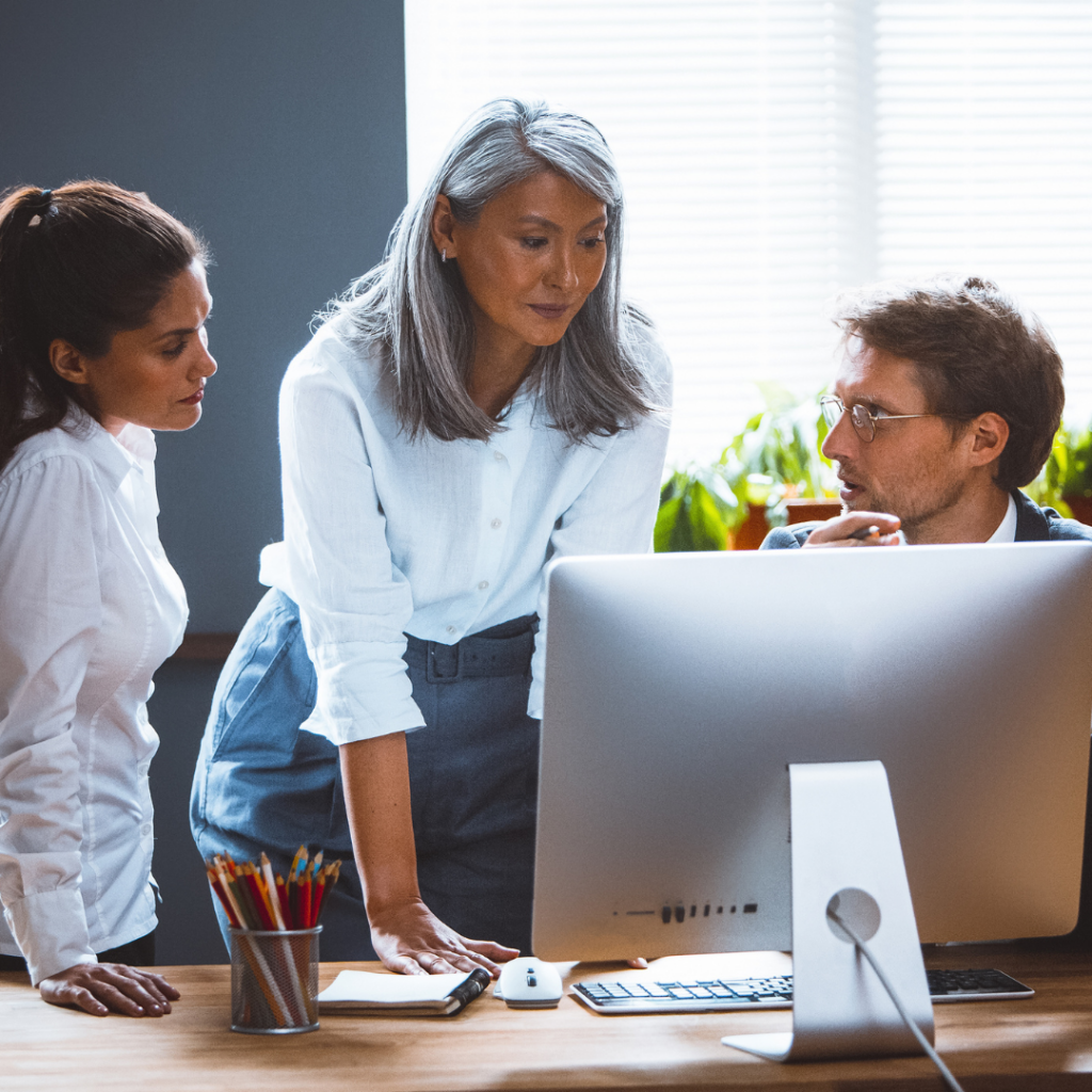 What Most Businesses Get Wrong Before a Cloud Migration 2 Team collaborating smoothly after a successful cloud migration.